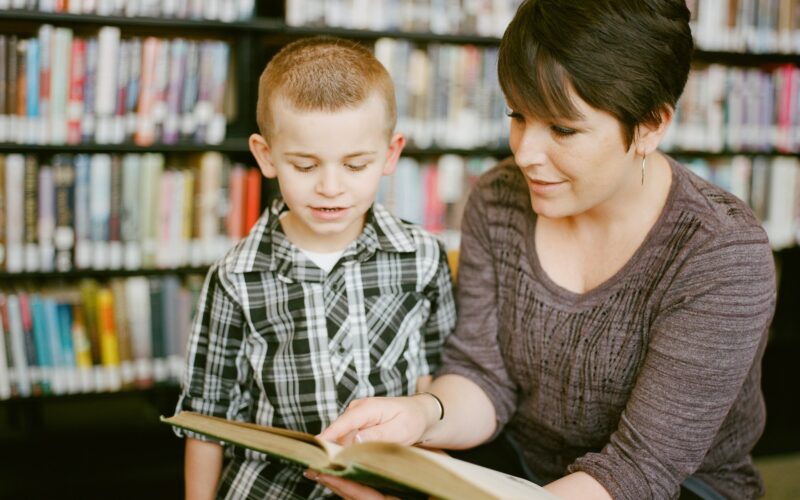 Så Uppmuntrar du ditt Barn att Läsa! Tips & Råd