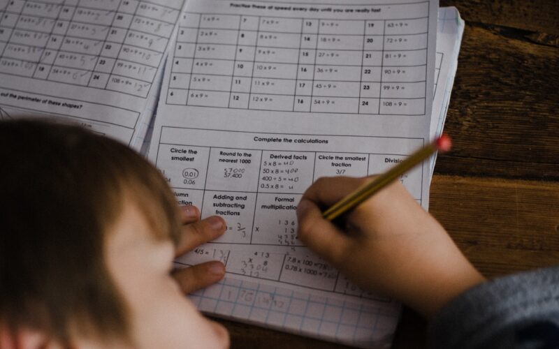 Bästa Tips för att Hjälpa Ditt Barn med Matematik i Grundskolan